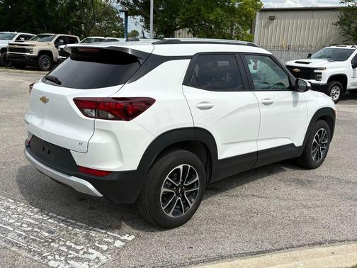 Summit White 2024 Chevrolet Trailblazer LT