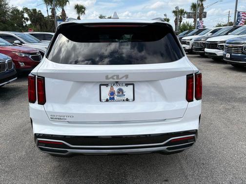 White Pearl 2023 Kia Sorento SX