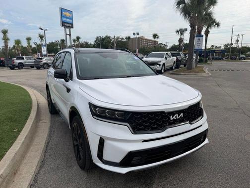 White Pearl 2023 Kia Sorento SX