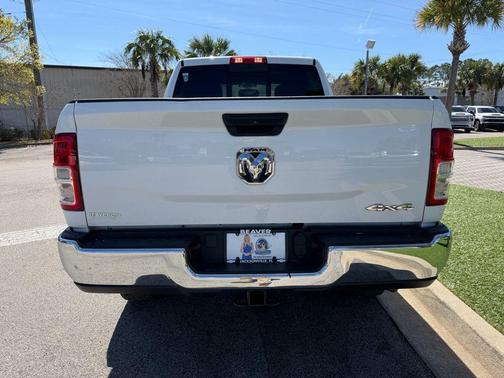 2022 RAM 2500 Tradesman Crew Cab 4x4 6'4' Box