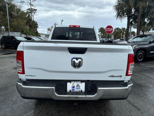 2022 RAM 2500 Tradesman Crew Cab 4x4 6'4' Box