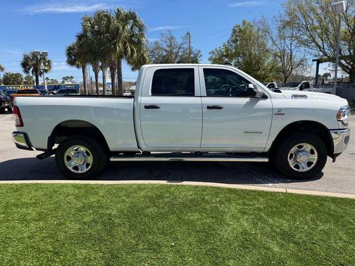 2022 RAM 2500 Tradesman Crew Cab 4x4 6'4' Box