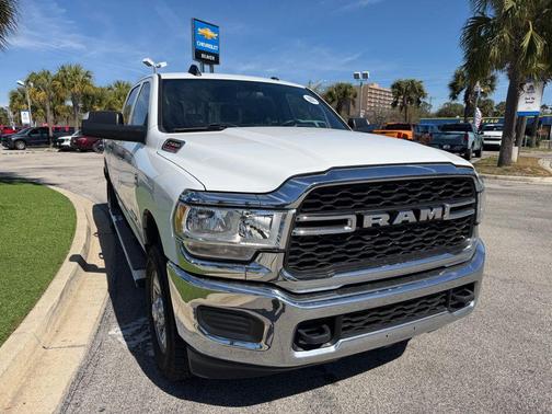 2022 RAM 2500 Tradesman Crew Cab 4x4 6'4' Box