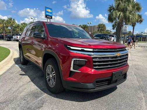 2025 Chevrolet Traverse LT