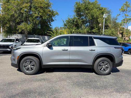 2025 Chevrolet Traverse LT