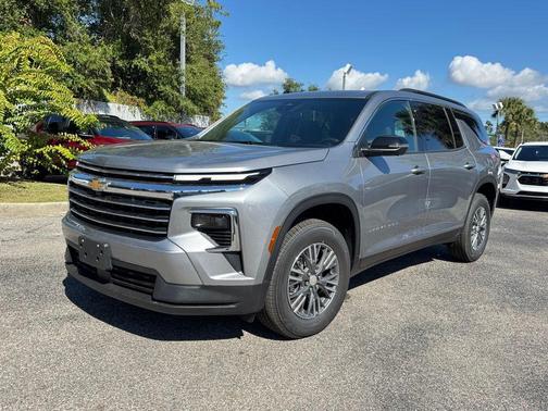 2025 Chevrolet Traverse LT