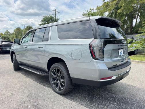 2025 Chevrolet Suburban LT