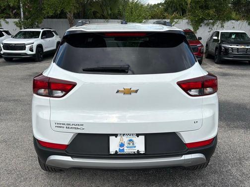 Summit White 2025 Chevrolet Trailblazer LT