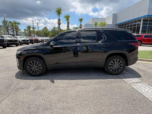 Black Metallic 2023 Chevrolet Traverse RS