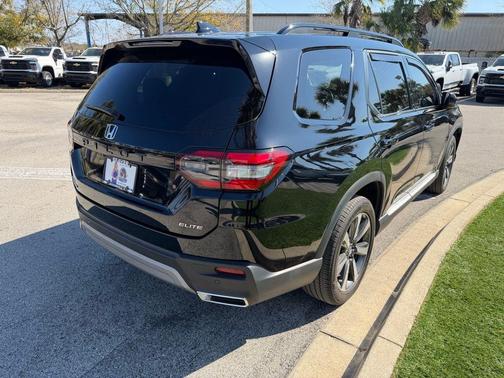 2023 Honda Pilot AWD Elite