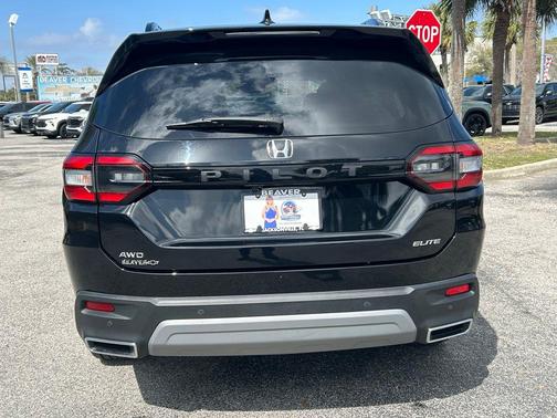 2023 Honda Pilot AWD Elite