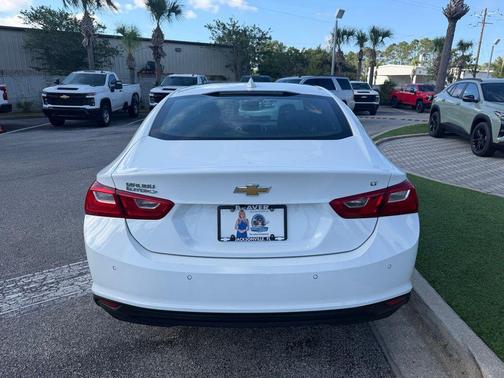 Summit White 2024 Chevrolet Malibu FWD 1LT