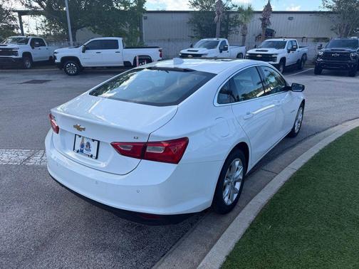 Summit White 2024 Chevrolet Malibu FWD 1LT
