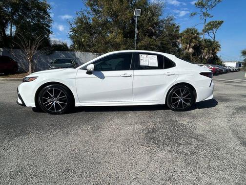 2024 Toyota Camry Hybrid SE