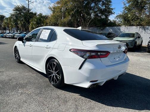 2024 Toyota Camry Hybrid SE