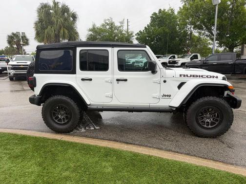 Bright White Clearcoat 2023 Jeep Wrangler Rubicon