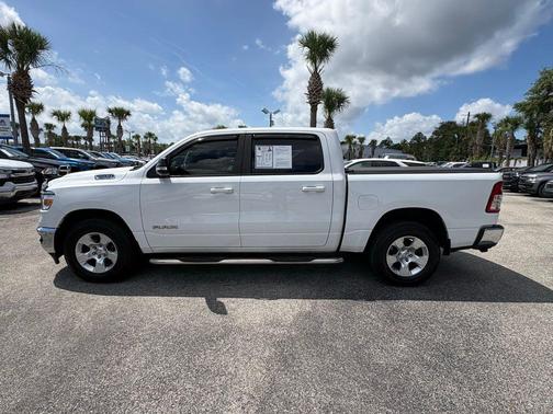 Bright White Clearcoat 2022 RAM 1500 Big Horn/Lone Star