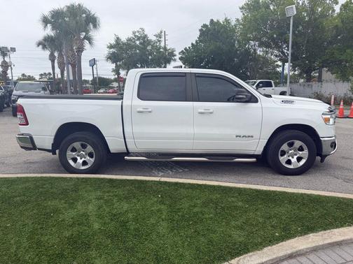 Bright White Clearcoat 2022 RAM 1500 Big Horn/Lone Star