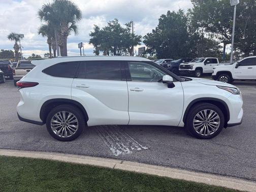 Wind Chill Pearl 2023 Toyota Highlander Platinum
