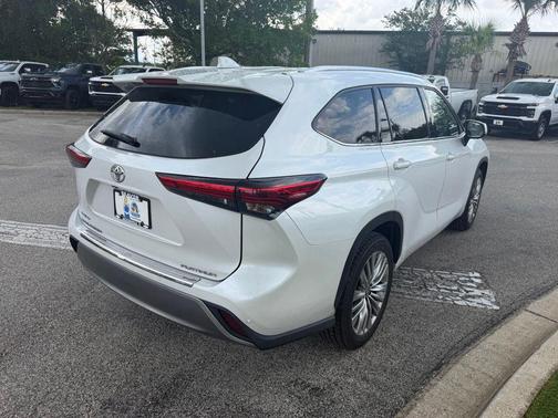 Wind Chill Pearl 2023 Toyota Highlander Platinum