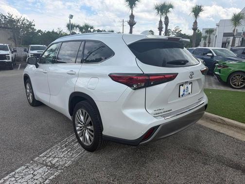 Wind Chill Pearl 2023 Toyota Highlander Platinum