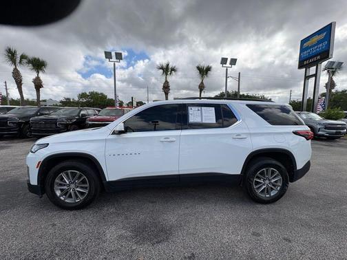 Summit White 2023 Chevrolet Traverse LT Cloth