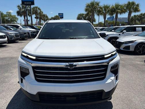 Summit White 2026 Chevrolet Traverse LT