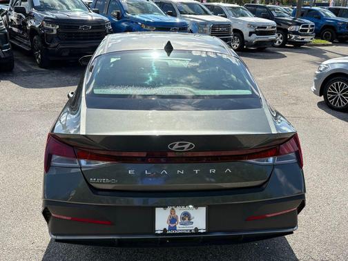 Ecotronic Gray 2024 Hyundai ELANTRA SEL