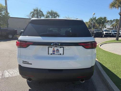 Summit White 2023 Chevrolet Traverse LS