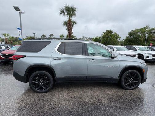 Sterling Gray Metallic 2023 Chevrolet Traverse LT Leather