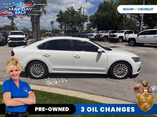 Pure White 2016 Volkswagen Passat 1.8T SE w/Technology