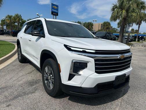 2025 Chevrolet Traverse LT