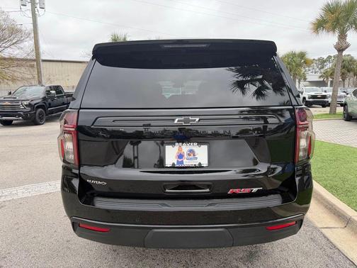 2023 Chevrolet Suburban RST