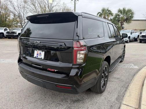 2023 Chevrolet Suburban RST