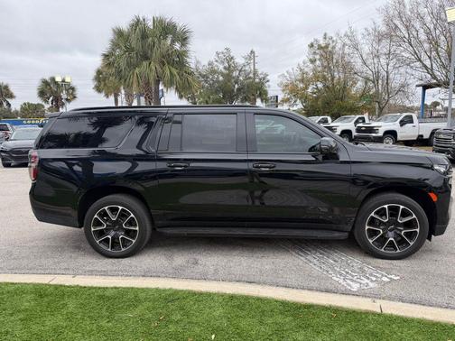 2023 Chevrolet Suburban RST
