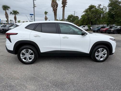 Summit White 2025 Chevrolet Trax LS