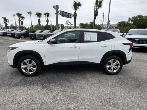 Summit White 2025 Chevrolet Trax LS