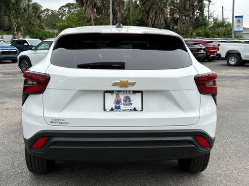 Summit White 2025 Chevrolet Trax LS