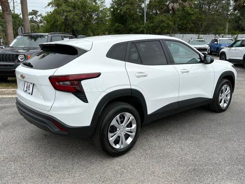 Summit White 2025 Chevrolet Trax LS
