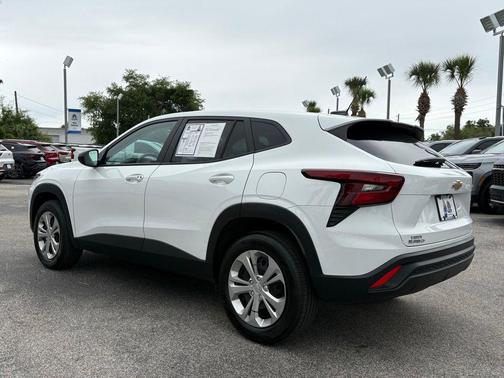 Summit White 2025 Chevrolet Trax LS