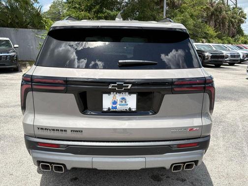 Sandstone Gray 2026 Chevrolet Traverse AWD Z71