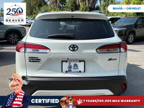 Pearl 2025 Toyota Corolla Cross LE
