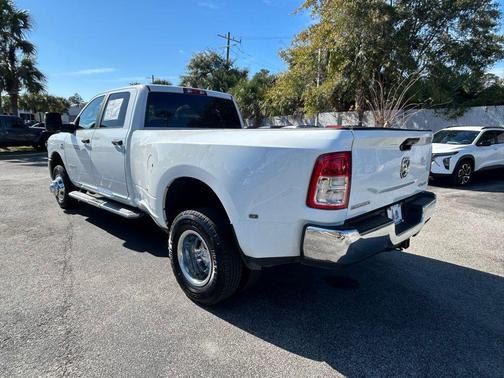 2024 RAM 3500 Big Horn Crew Cab 4x4 8' Box