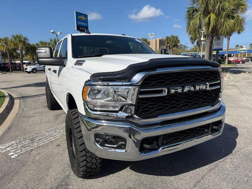 2024 RAM 3500 Tradesman Crew Cab 4x2 6'4' Box