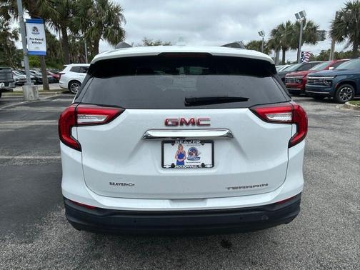 Summit White 2022 GMC Terrain SLE