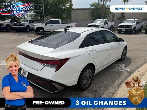 White 2024 Hyundai ELANTRA SEL