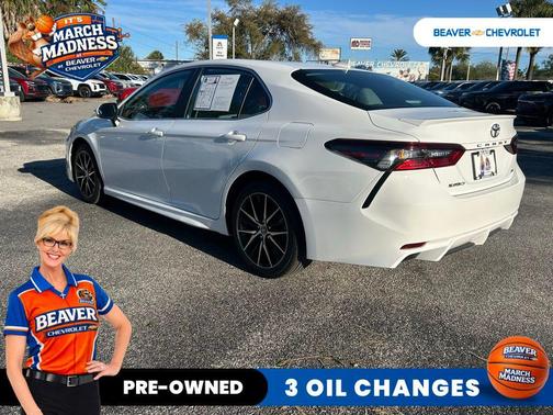 Wind Chill Pearl/Midnight Black Metallic 2024 Toyota Camry SE