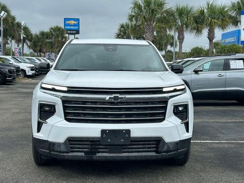 Summit White 2025 Chevrolet Traverse LT