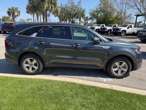 2023 Kia Sorento LX