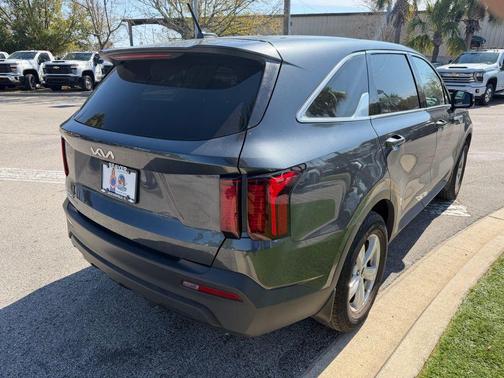 2023 Kia Sorento LX
